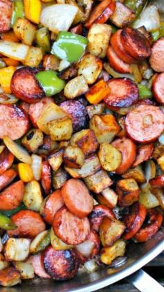 
                    
                        Keilbasa, Pepper, Onion and Potato Hash ~ an easy to make, healthy and delicious meal that comes together in just 15 minutes, featuring tons of fresh veggies and lean turkey kielbasa.
                    
                