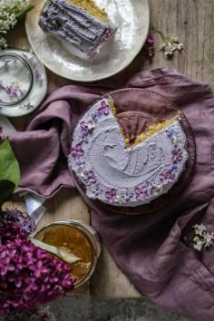 
                    
                        EARL GREY AND LEMON VERTICLE ROLL CAKE WITH LILACS
                    
                