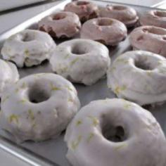 
                    
                        These Lemon Cakes are a Healthy Donut Alternative #donuts #dessert trendhunter.com
                    
                