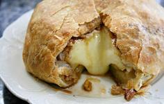 thanksgiving appetizer: brie en croute with brown sugar, bourbon & pecans