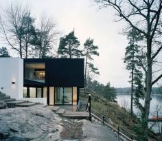 
                    
                        Hillside House - Casa Barone. Architects: WRB; location: Ingaro-Evlinge east of Stockholm; year: 2007; photo: Ake E:son Lindman
                    
                