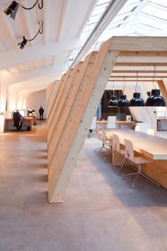 
                    
                        New office of Amsterdam based creative studio Onesize designed by Origins Architecture
                    
                