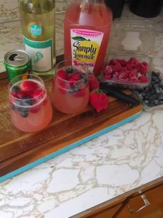 Moscato wine punch! Mothers day drink, mommy juice. Summer cocktail. #wine #cocktail