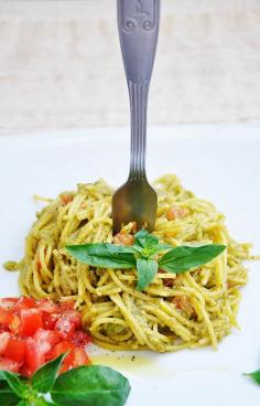 Creamy Avocado Pasta with Basil and Tomatoes, perfect, light summer lunch. #GlutenFree #Vegan | www.gourmandelle.com