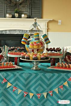 
                    
                        Throwing a Mini Birthday Party | Mini Decorating Ideas | Mini Food Ideas | More creative ideas on TodaysCreativeLif... #MiniFamilyTime #Spon
                    
                