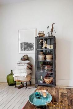 
                    
                        decorating with glass display cabinets / sfgirlbybay
                    
                