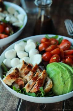
                    
                        avocado chicken caprese salad + 4 other delicious recipes in this week’s spring meal plan | Rainbow Delicious
                    
                