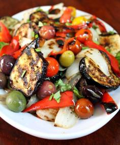 Grilled veggie salad- this looks so yummy!!