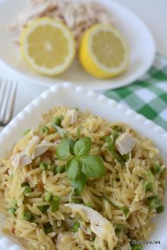 Lemon chicken orzotto | NoBiggie.net - this one pot dinner is so light and great for Summer #recipe