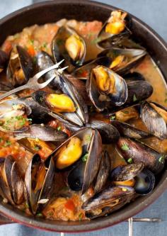 Mussels in White Wine Sauce with Onions and Tomatoes ("moules marinieres", a classic French recipe using wine, garlic, shallots, parsley and butter and you can add tomatoes....)