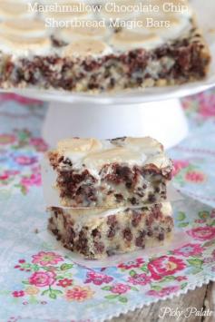 Marshmallow Chocolate Chip Shortbread Magic Bars #cookies #bars #chocolatechip #shortbread