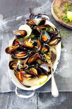 QUICK mussels in white wine