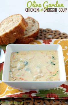 I LOVE THIS! I can't wait to make it!  Chicken and Gnocchi Soup Olive Garden Copycat Recipe | www.foodfolksandfun.net | #copycatrecipe #olivegardenrecipe #quickandeasyrecipe