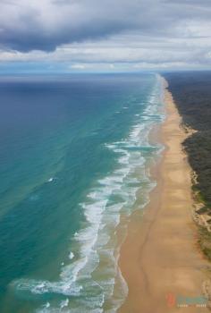 
                    
                        Drive along 75 Mile Beach on a road trip around Fraser Island in Queensland, Australia
                    
                