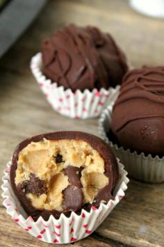 Vegan Chocolate Chip Cookie Dough Bites | Natural Chow | http://naturalchow.com made with chickpeas as base and peanut butter