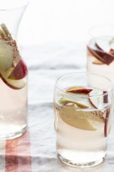 
                    
                        Apple Sangria: www.stylemepretty...
                    
                