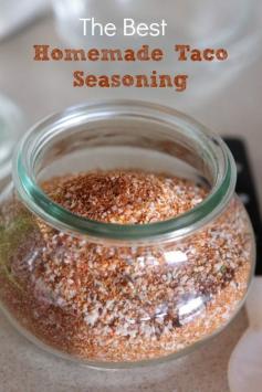 The BEST Homemade Taco Seasoning!! So easy, only 5 ingredients, and it's so easy to keep on hand and just pull out of the pantry whenever I need taco seasoning! Great for chicken, ground beef, and even pulled pork!