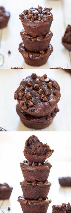 Flourless Double Chocolate Peanut Butter Mini Blender Muffins (GF) - No refined sugar, flour, oil & only 75 calories! They taste amazing! @fayemason1