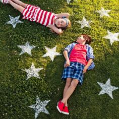 Starry Night Decorations! Fun stencils on the grass // 4th of July Decorating Ideas