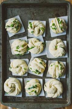 really nice recipe and how-to photos - Steamed Scallion Buns, Two ways
