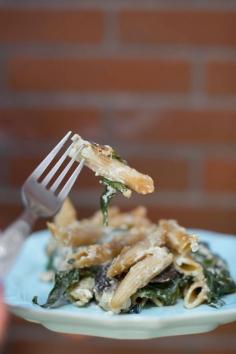 
                    
                        Frango do Campo: Penne integral com cogumelos, espinafres e ricotta
                    
                