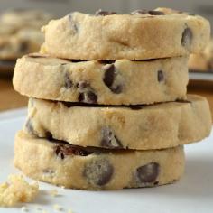 Peanut Butter Chocolate Chip Shortbread Cookies ... a classic slice & bake shortbread cookie featuring everybody's favorite flavors ............ #DIY #desserts #peanutbutter #chocolatechip #shortbread #cookies #recipes #food