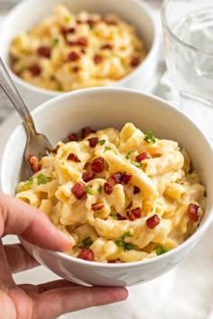 Quick Stovetop Apple Bacon Mac and Cheese - A quick and easy weeknight dinner you can make in one pot! On the table in less than 30 minutes! #cheese #dinner #weeknight #bacon | savorynothings.com