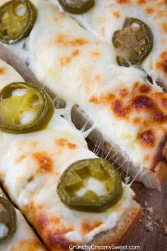 Jalapeno Popper Cheesy Garlic Bread - spicy take on our favorite cheesy garlic bread! You will love it! It's the perfect game day food! #recipe #cheesybread crunchycreamysweet.com