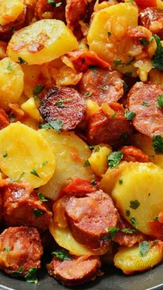 
                    
                        Kielbasa Skillet Dinner ~ The smokey sausage, ripe tomatoes and tender potatoes create the perfect bite.
                    
                