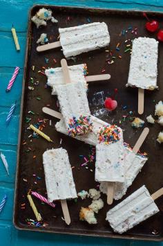 
                    
                        Funfetti Cheesecake Popsicle - homemade cheesecake ice cream loaded with funfetti cake pieces!
                    
                