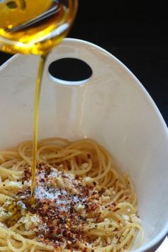 Spaghetti with garlic, olive oil, & chili flakes and other vegan pasta recipes.