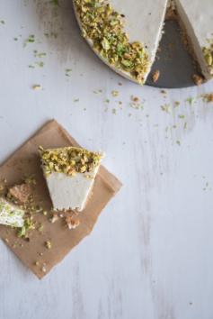 lime pistachio (vegan) cheesecake