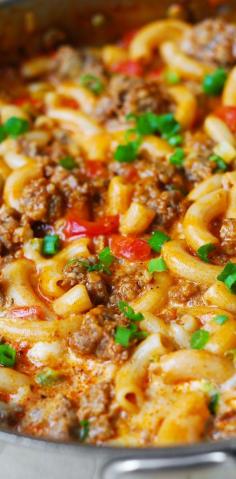 One-Skillet Mac and Cheese with Sausage and Bell Peppers, smothered in marinara sauce and cream. Everything is cooked in one skillet: sausage, bell peppers, and even pasta! Comfort food!