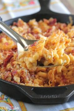 Skillet Baked Mac and Cheese with Bacon Pretzel Topping recipe