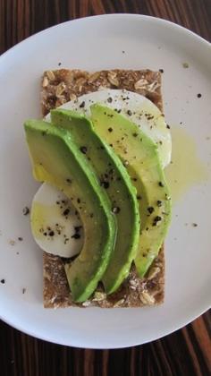healthy snack idea: avocado  mozzarella on cracker  #cleaneating #eatclean #cleaneatingrecipes #healthy #food @spaspringridge