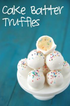 No bake dessert cake batter truffle. With white cake, white chocolate, and chocolate candy colored sprinkles. Yummy and easy !
