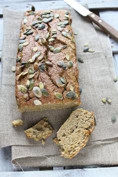 This Avocado Lime Bread looks like it would be perfect with a morning cup of coffee or tea! Recipe via @Migle