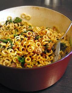 Quick Dinner: Anelletti Pasta with Sausage and Greens.