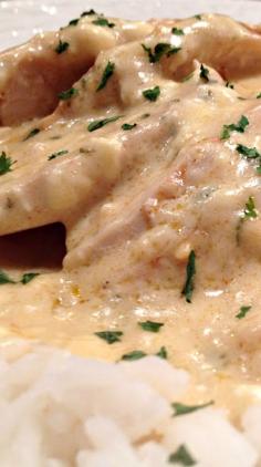 CREAMY RANCH CHICKEN - Make in the CROCK POT or  OVEN. Awesome, made this for Sunday night dinner!