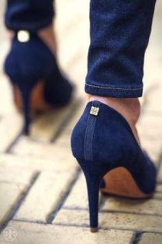 
                    
                        Tory Burch Ivy pumps. by Eva
                    
                