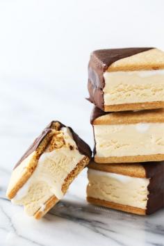 Chocolate Dipped S'Mores Ice Cream Sandwiches #Icecream #icecreamsandwish #smores