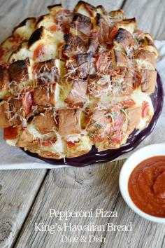 Recipe: Pepperoni Pizza King�??s Hawaiian Bread | See more about pizza bread, coffee cake recipes and coffee cakes.