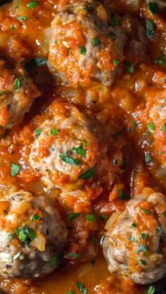 
                    
                        Oven Baked Italian Meatballs with Marinara Sauce ~ Unbelievably easy Oven Baked Italian Meatballs... A great weeknight dinner and on the table in LESS than 30 minutes!
                    
                