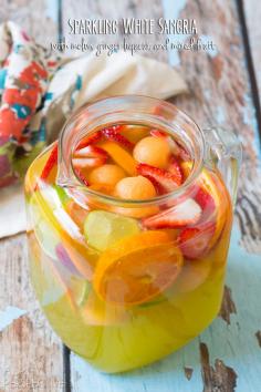 
                    
                        White Sangria with Melon, Ginger Liqueur and Berries! #sangria #summer #cocktails #party
                    
                