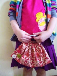 girls purse tutorial - would be so cute with bangle bracelets for little handles!