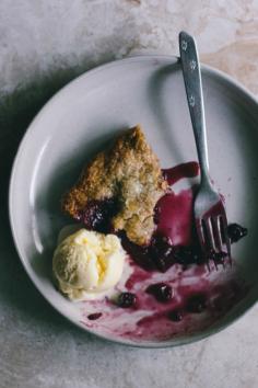 Rhubarb blueberry pie