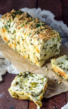 Garlic Herb and Cheese Pull Apart Bread Recipe #cheese #bread