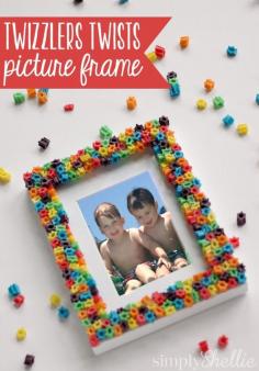 Kicking off one sweet summer with this Twizzlers Twists Picture Frame. Isn't it cute!? This is such a fun idea for little ones who can't quite manage Perler Beads yet. Plus, it's no big deal if they eat the pieces!