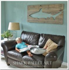 making wall art from old pallets--great idea for a boy's room or basement
