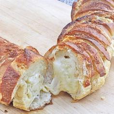 Union Jack Bread - cheesy garlic bread (from The Hopeless Housewife®)